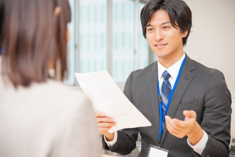 先輩社員たちも“物言う新入社員”に振り回されている（イメージ）