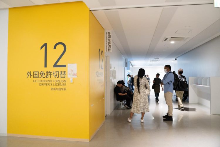外国人が日本の運転免許証取得に殺到している（神奈川県の運転免許センターにて。2024年10月、加藤久美子氏撮影）