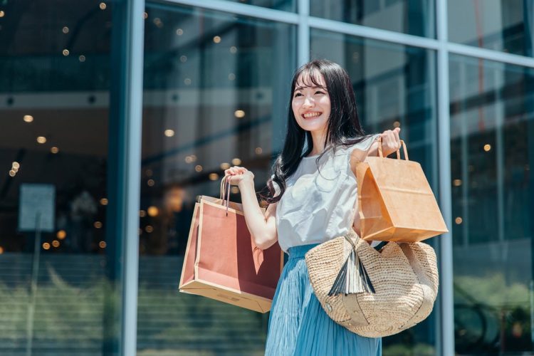 父親に買ってもらったのに、「パパ活」を疑われることも…（イメージ）
