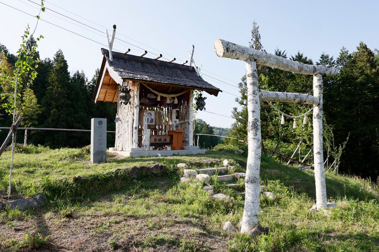 長野県の山の中にひっそりと佇む安倍神像神社