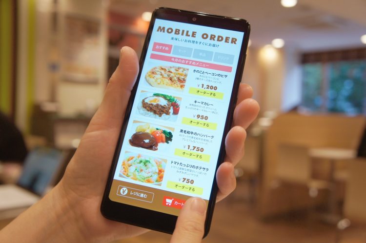 普及が著しいスマホ注文（イメージ）