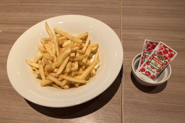 デニーズの451円の山盛りポテトが公式アプリで配信されるクーポンで100円に