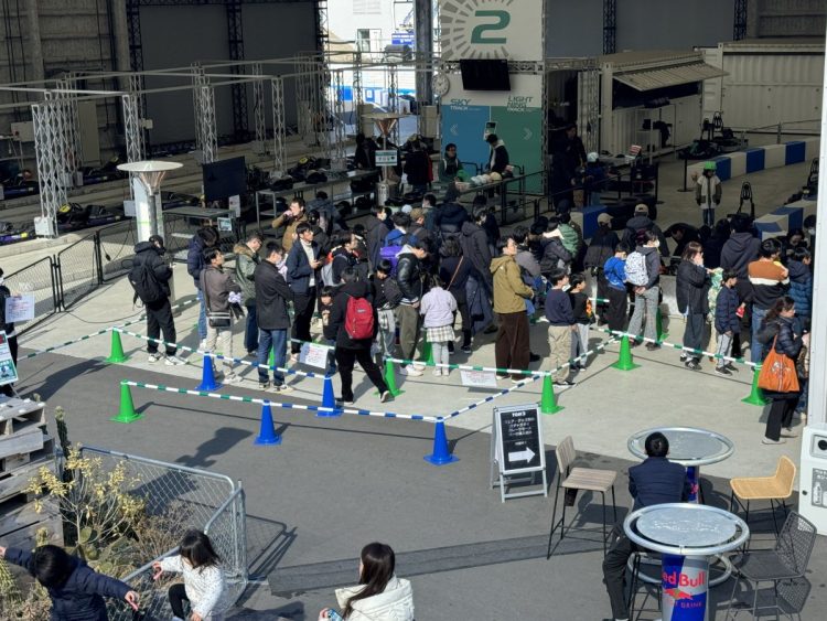 「キッズライドフェス」期間中は、普段よりお得に思いっきり楽しめるとあり、多くの来場者があった。ゆりかもめ「青海駅」直結、りんかい線「東京テレポート駅」徒歩4分の好立地