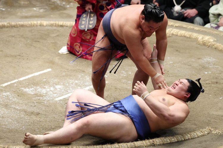 千秋楽で大の里は豊昇龍に敗れ、全勝優勝での昇進とはならなかった(写真・時事通信フォト)