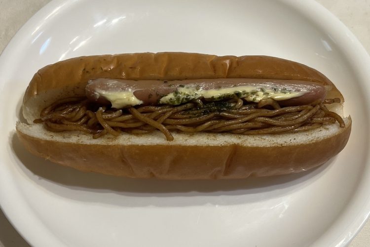ローソンの『具！パン 焼きそば＆ウインナー』。重量は173g