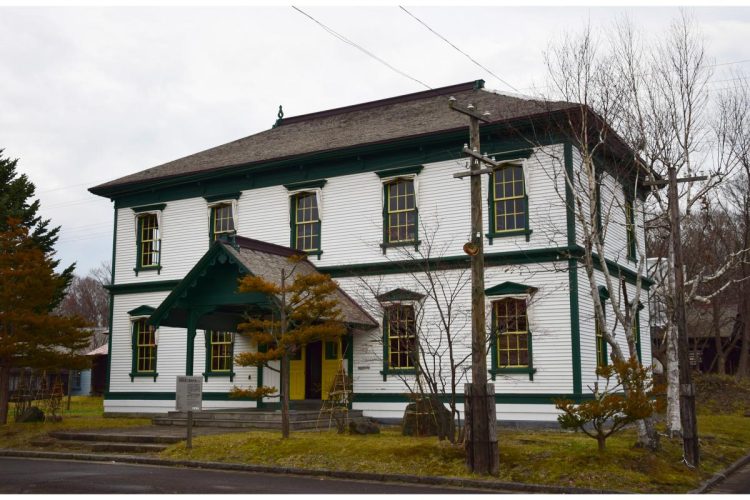 国の重要文化財に指定された「旧開拓使工業局庁舎」。明治10年に札幌市中心部に建設され、その後「北海道開拓の村」に移築された(北海道新聞社/時事通信フォト)