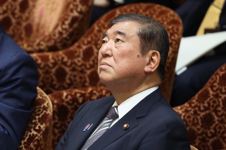 年金改革法案の“アメ”の裏に潜む“ムチ”とは(石破茂・首相/時事通信フォト)