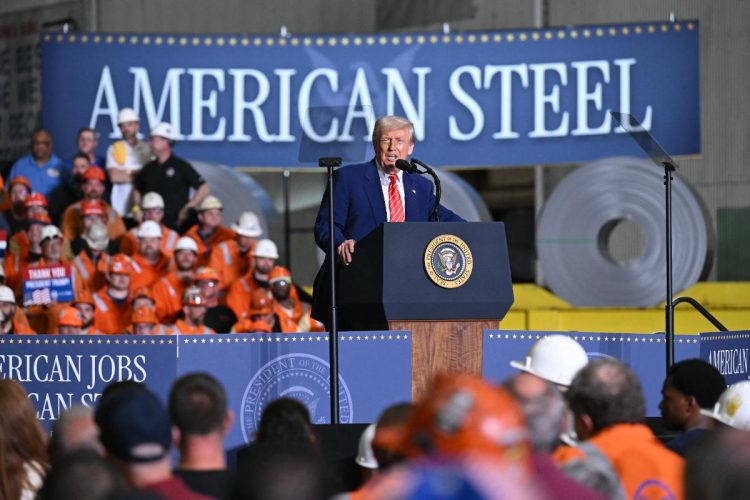 5月30日、USスチールの集会で演説したトランプ大統領(AFP=時事)