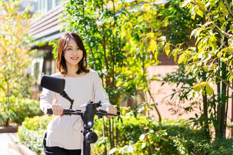 電動キックボードやシェアサイクルのポートがなかなか見つけられないケースも(写真:イメージマート)