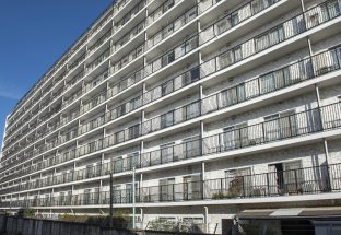 「渋谷の北朝鮮」と揶揄された「秀和幡ヶ谷レジデンス」　入居時に面談・荷物漁り、防犯カメラで常時監視…理事会の“理不尽ルール”と戦った住民たちの1200日間戦争
