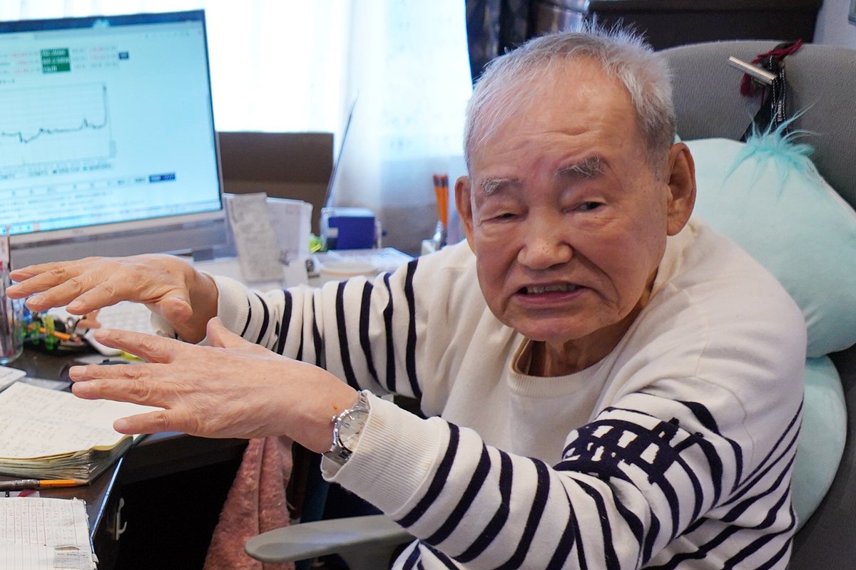 毎日2時に起きて米国市場までくまなくチェックする89歳現役トレーダー・シゲルさん