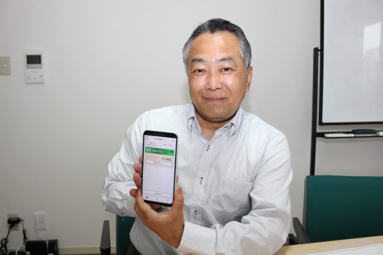 スマートフォンで複数の株主優待の電子チケットを使いこなす “優待弁護士”こと澤井康生氏