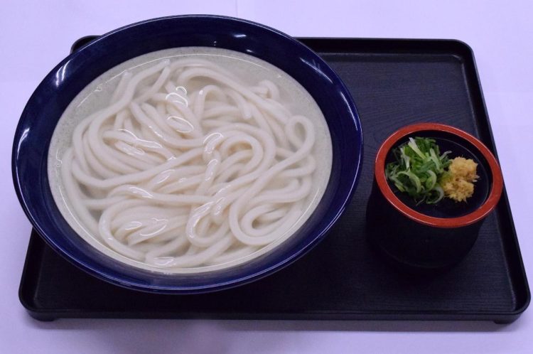 麺の風味を引き出すために「釜揚げ」にこだわる（釜揚げ牧のうどん提供）