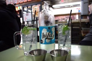 【昼酒御免！】そもそも「ジャン酎モヒート」とはなんぞや？　昼飲み激戦区「赤羽」の老舗で淡水魚を肴に無上の午前酒を味わう