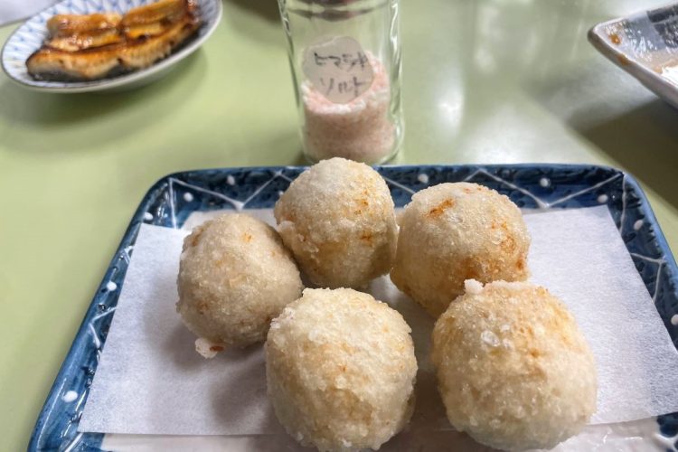 里芋の唐揚げも名物のひとつ