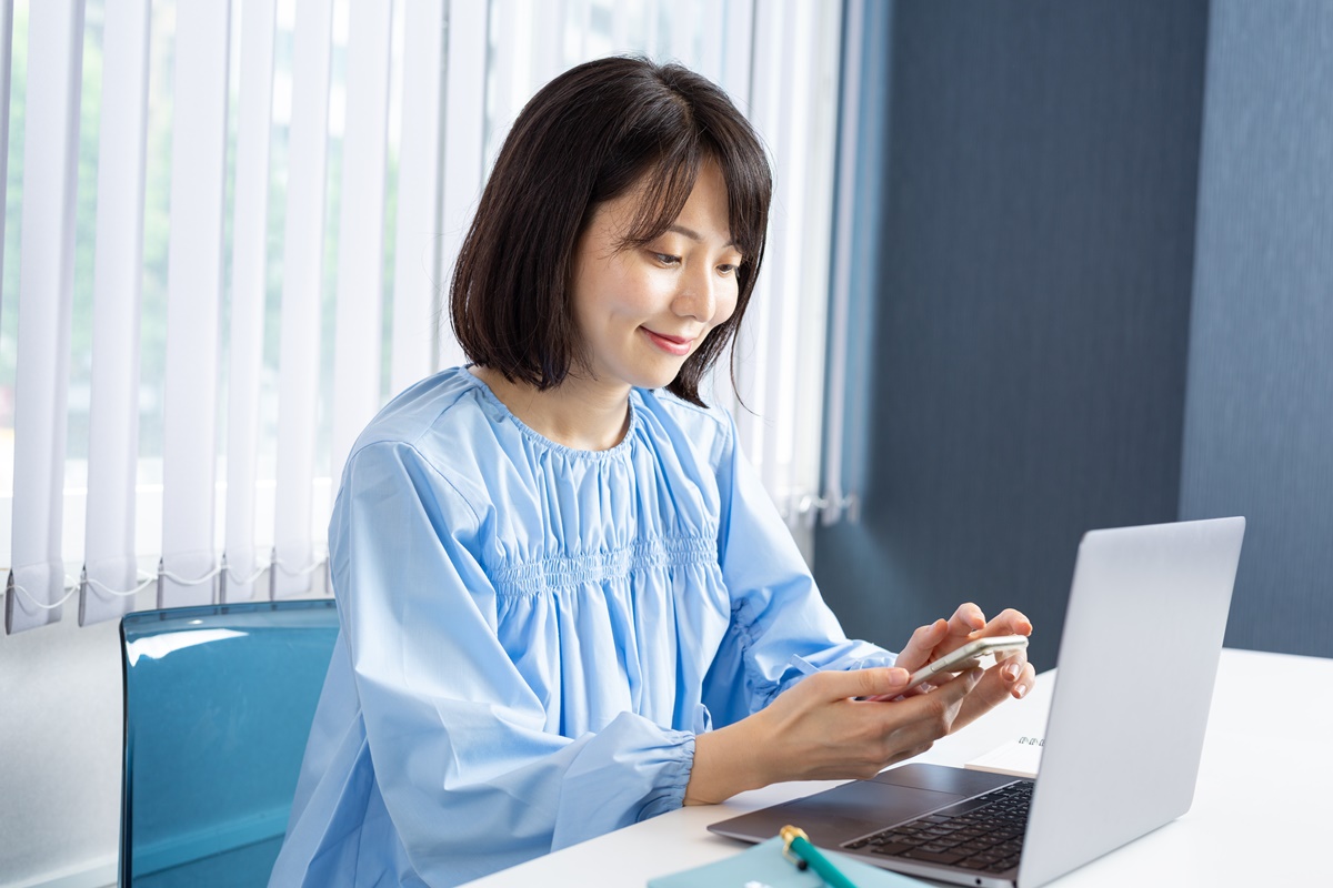 スマホを“持ち歩くだけ”でポイントが貯まるアプリにも注目(イメージ)