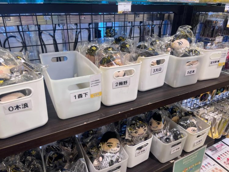 森下のグッズの品切れが目立つ