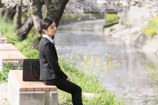 売り手市場でも内定が取れない就活生たちが陥る“不安のループ”　「周囲の髪色で内定状況を察し合う」「SNSを見るとどんどん落ち込んでくる」…Z世代就活生の本音