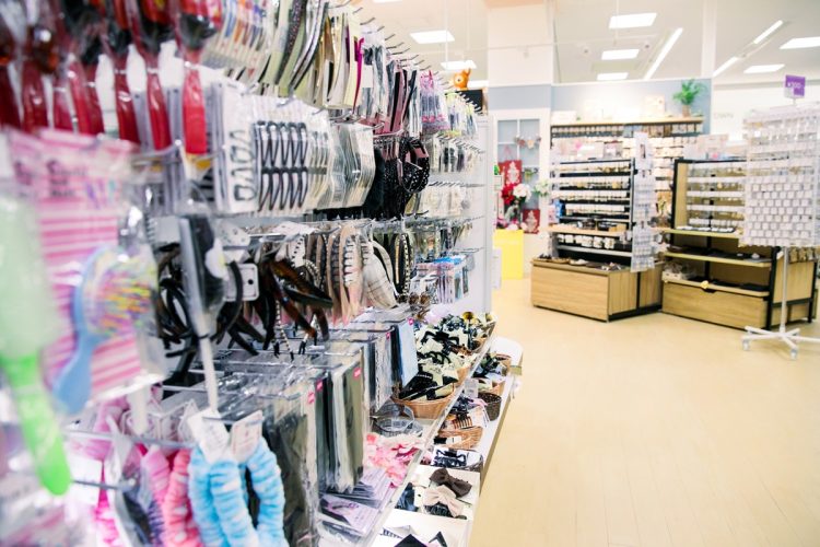 常時さまざまな魅力的な商品が揃う100円均一ショップ(イメージ)