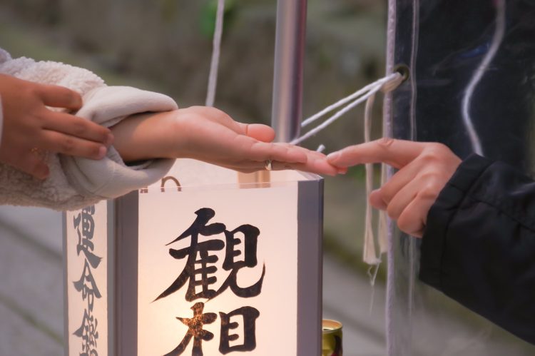 人気の占い師には行列ができることもある（イメージ）