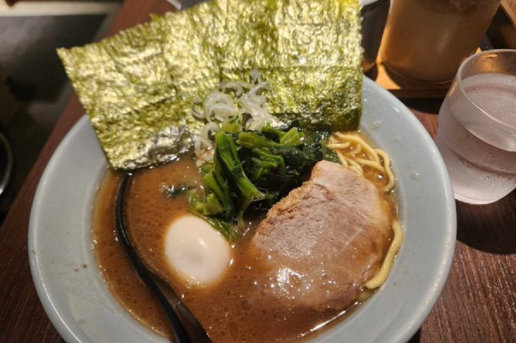 「横浜家系らーめん 侍」のラーメン