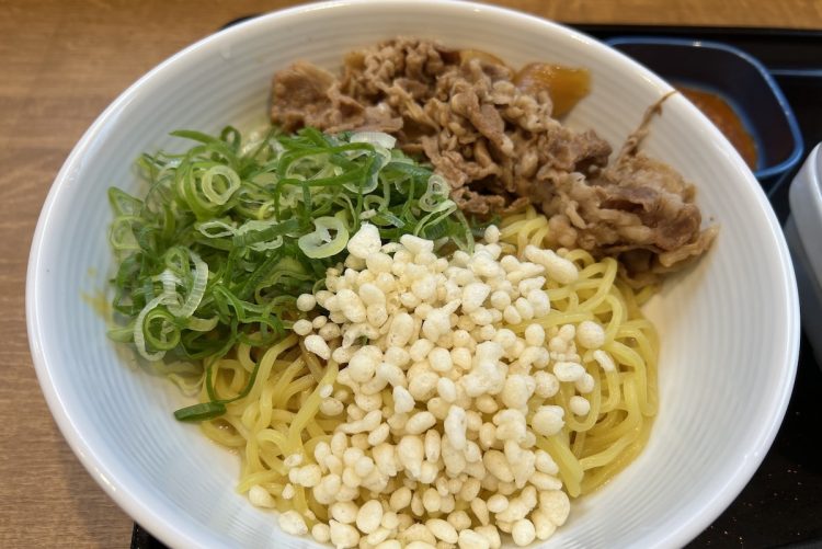 吉野家の『牛玉スタミナまぜそば』。デフォルトの状態