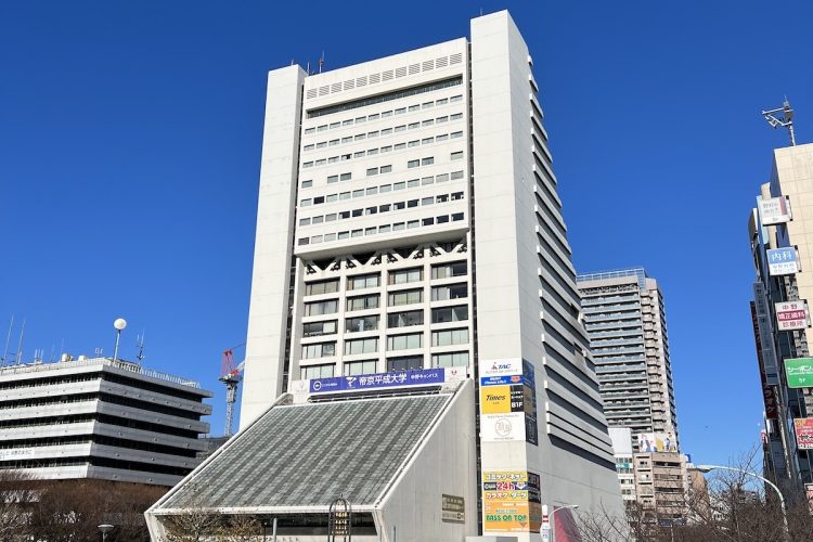 再開発計画が白紙となった中野サンプラザ。今後新たな再開発計画が進められる(2023年1月撮影)