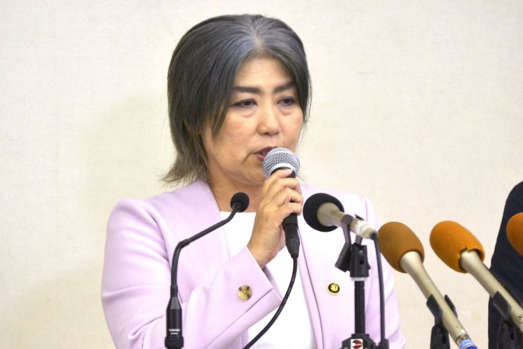 “学歴詐称”問題について会見を開いた田久保眞紀・伊東市長（時事通信フォト）