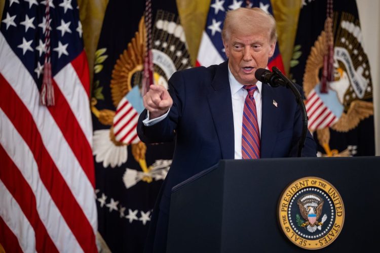 トランプ氏の経済政策への評価は(時事通信フォト)