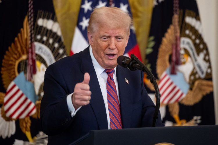 トランプ氏の判断に注目が集まる(写真・時事通信フォト)