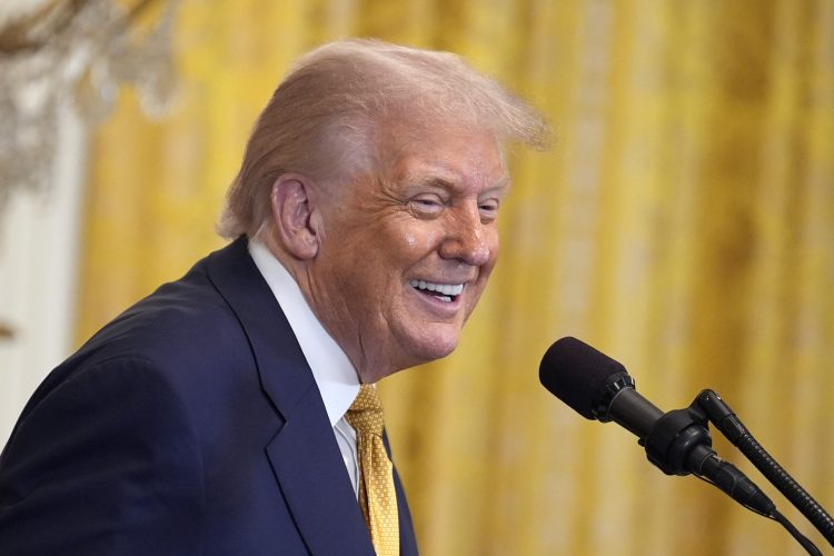 関税交渉の合意を発表したトランプ氏(時事通信フォト)