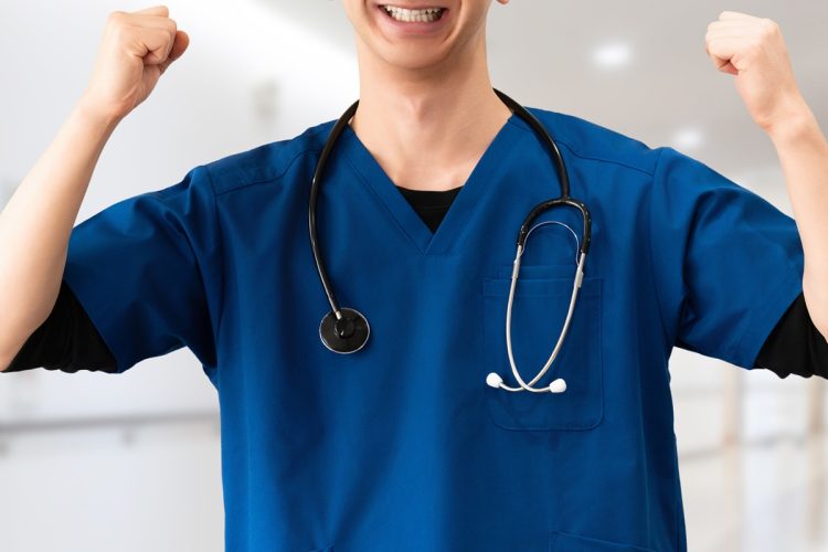 集中投資が成功し、20代で億り人の仲間入り(写真:イメージマート)