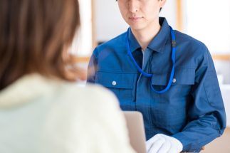 急増する「屋根リフォーム詐欺」に遭わないために“絶対にしてはいけない”こと　“無料点検”後に「屋根材にヒビが入った写真を見せられ…」は典型的な手口