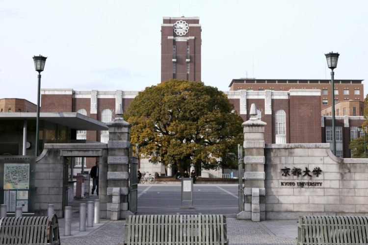 中部・近畿エリアの高校について、東大・京大ほか難関国立大9校への「現役進学実績」を検証した（時事通信フォト）