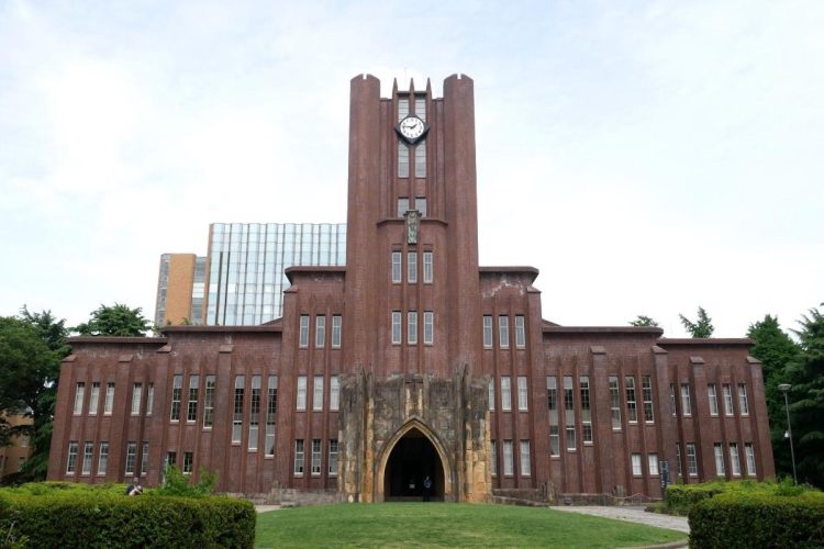 関東エリアの高校について、東大・京大ほか難関国立大9校への「現役進学実績」を検証した（時事通信フォト）