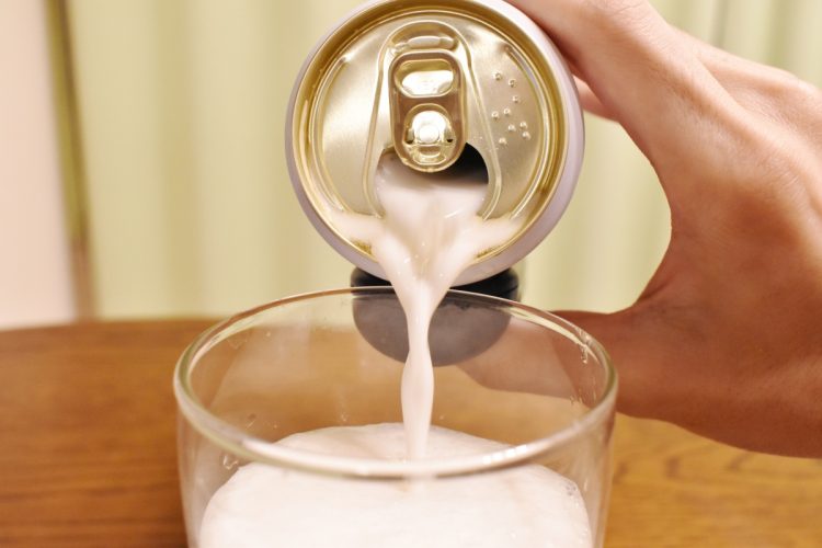 普段から自社製品を飲むのは当たり前？（イメージ）