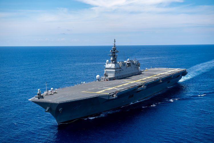 中国の軍事的脅威に日本はどう対抗するのか(護衛艦いずも。撮影/菊池雅之)