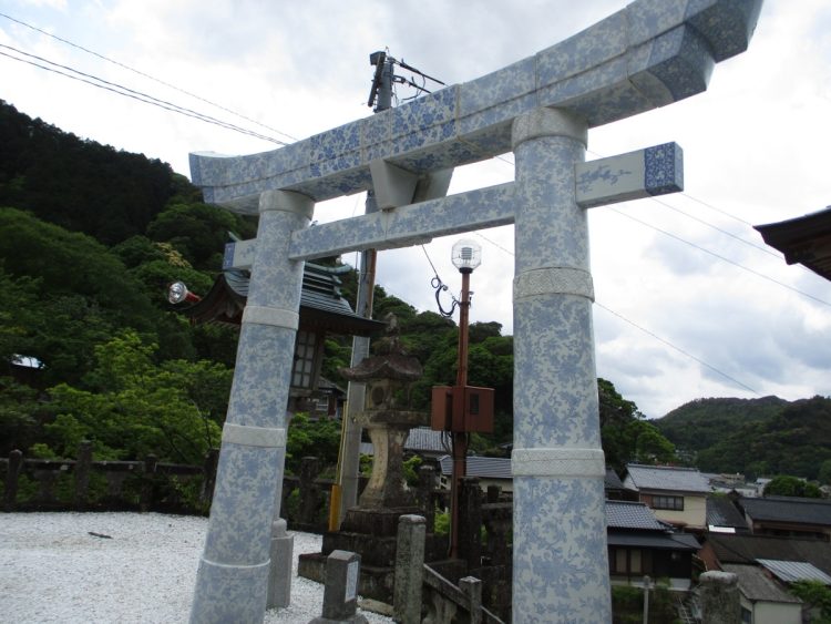 有田・陶山神社、磁器製明神鳥居