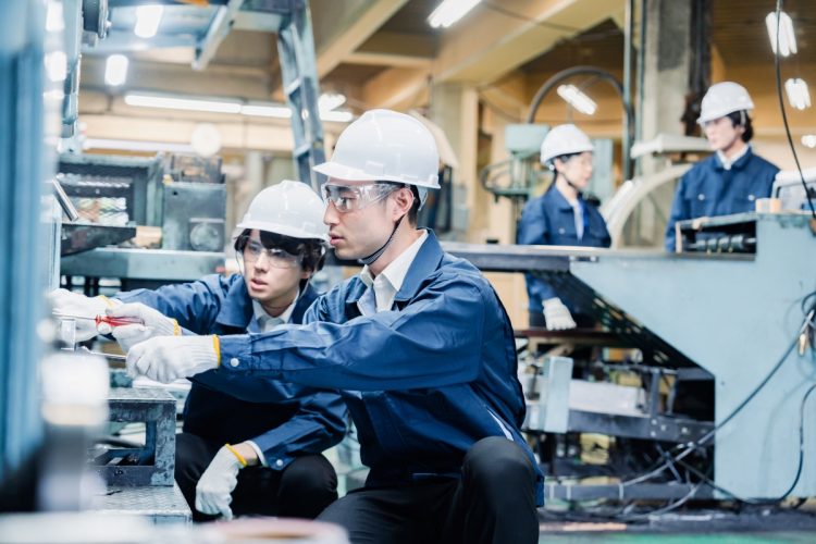 人手不足問題をどう考えるか(写真:イメージマート)