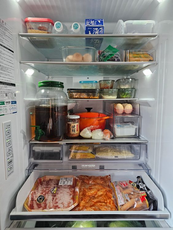 ちゃんと食品を管理すれば月約5000円の食費を削れるという（くぅちゃんさんの冷蔵庫の中身）
