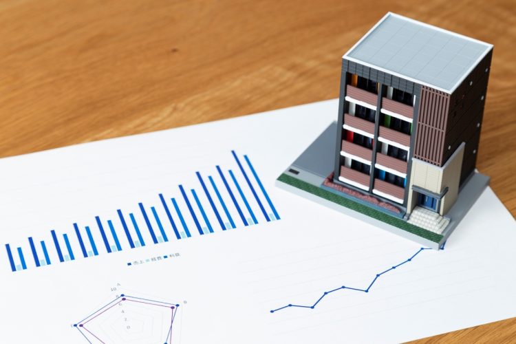 不動産投資を通して学べる教養とは（写真：イメージマート）