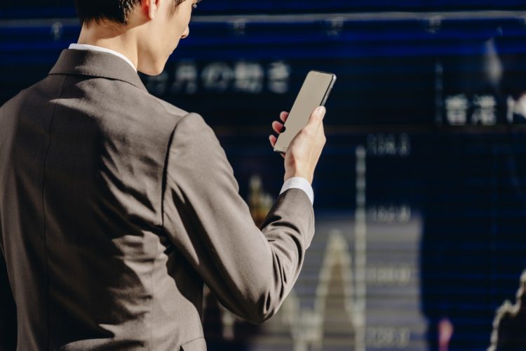 株価にプラスな「材料」をどう見分けるか(写真:イメージマート)