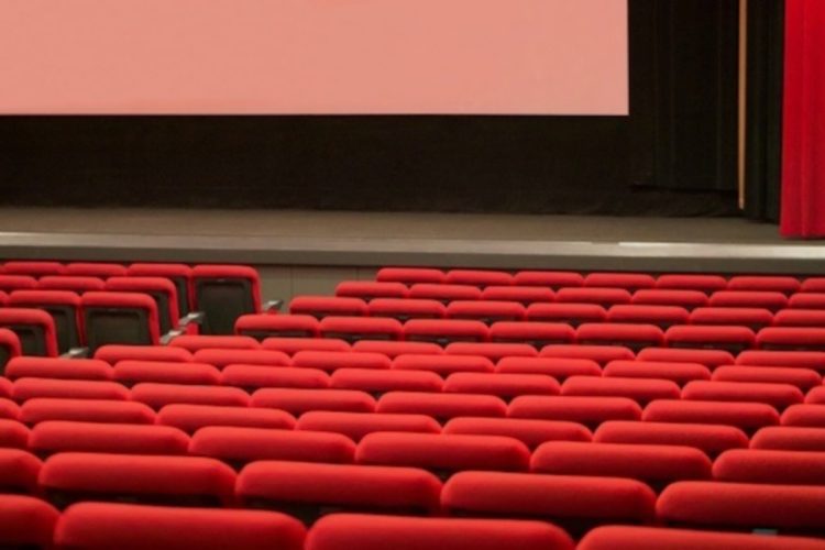 映画の盗撮は犯罪だ（イメージ）