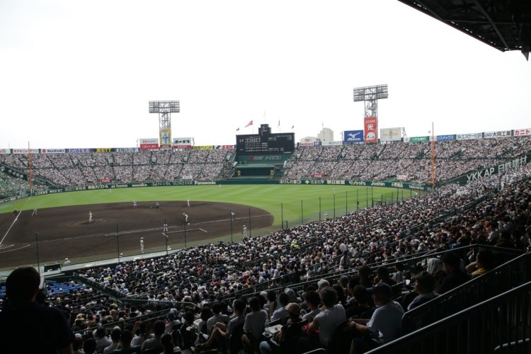 夏の甲子園大会主催者としての立場が報道姿勢に影響したか（時事通信フォト）