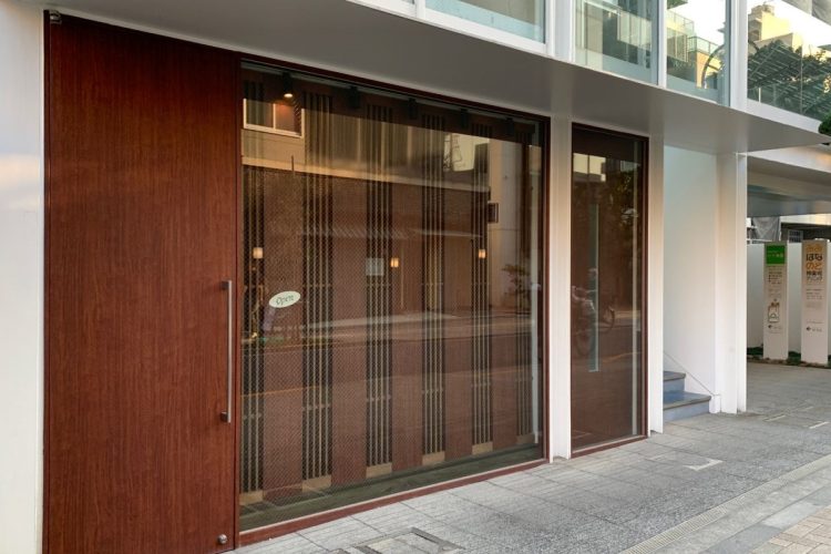 神楽坂の坂上に佇むカウンター6席の小さな名店（「サンルーカル・バー」東京都新宿区神楽坂6-43 K’s Place102）