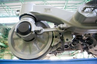 《電車はどう止まる？》踏面ブレーキ・ディスクブレーキ・レールブレーキ　3種類の基礎ブレーキの仕組みと特徴