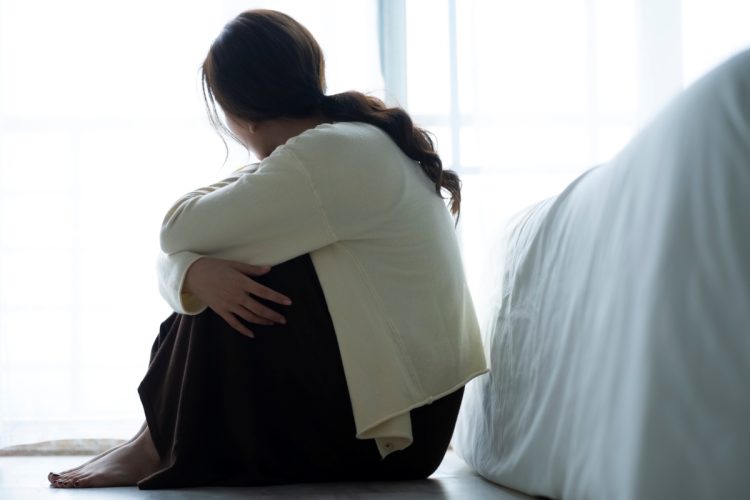 地方での実家暮らしと都会での一人暮らし、ギャップは大きい（イメージ）