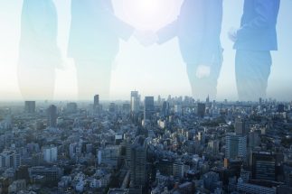 ファームの違いによる年収の差はなぜ生まれるのか（写真：イメージマート）