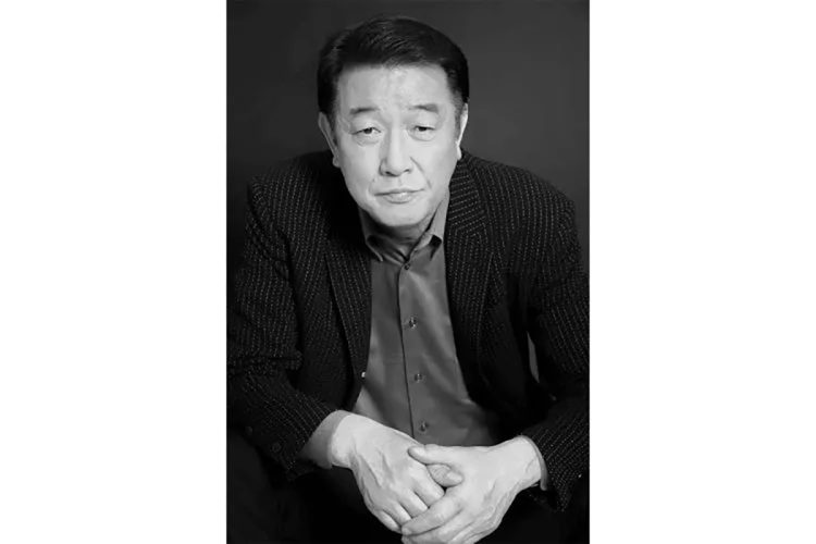 「認知症の介護には、経験した人にしかわからない苦労がある」と語る布施博
