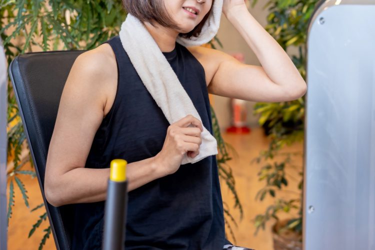 趣味を楽しみながら光熱費を抑えることも（写真：イメージマート）